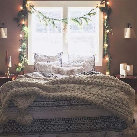 Marvelous Christmas Lighting Decoration Ideas For Your Bedroom 36