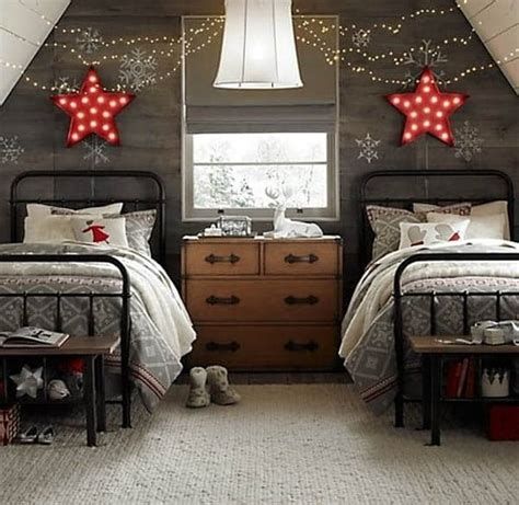 Marvelous Christmas Lighting Decoration Ideas For Your Bedroom 38