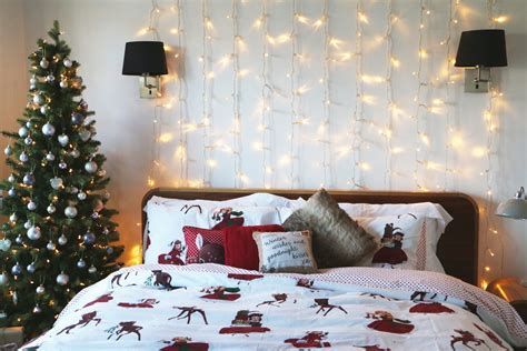 Marvelous Christmas Lighting Decoration Ideas For Your Bedroom 39