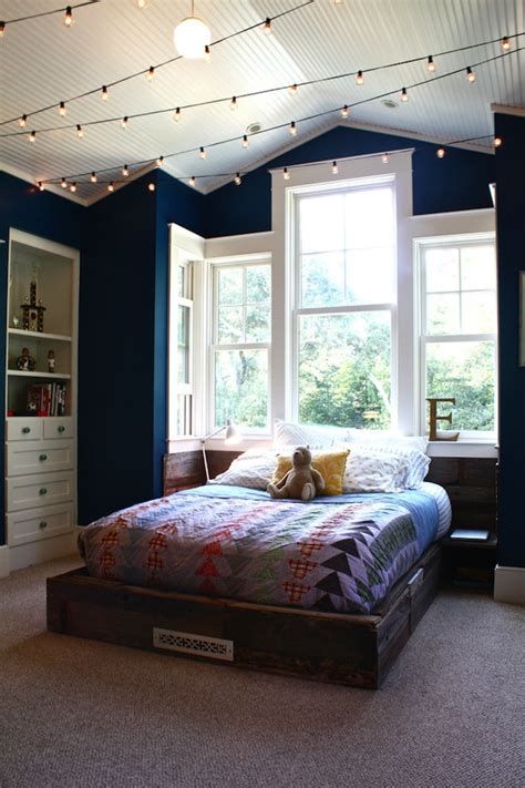 Marvelous Christmas Lighting Decoration Ideas For Your Bedroom 45