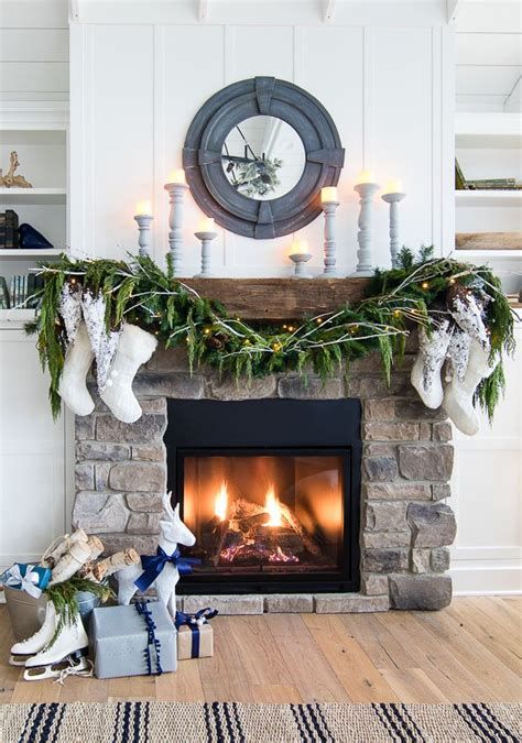 Marvelous Rustic Christmas Fireplace Mantel Decorating Ideas 01