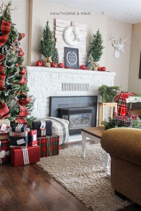 Marvelous Rustic Christmas Fireplace Mantel Decorating Ideas 06
