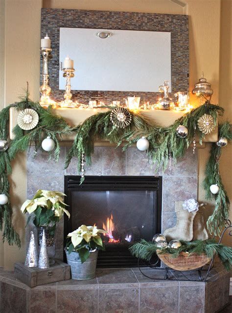Marvelous Rustic Christmas Fireplace Mantel Decorating Ideas 09