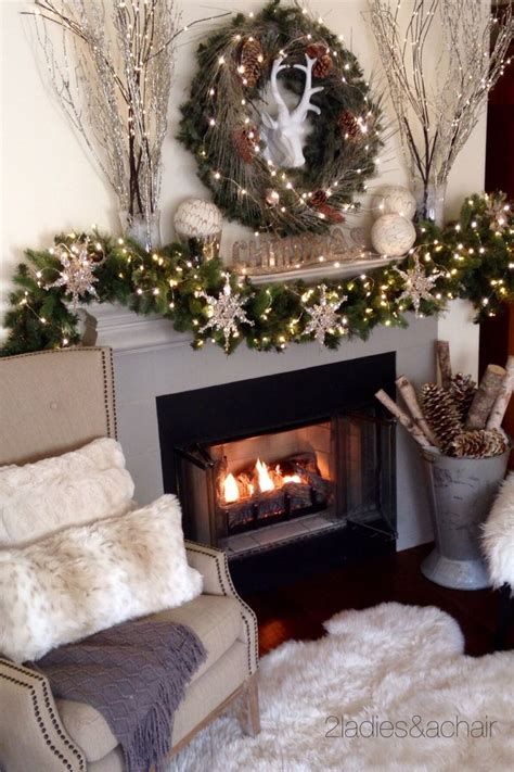Marvelous Rustic Christmas Fireplace Mantel Decorating Ideas 13