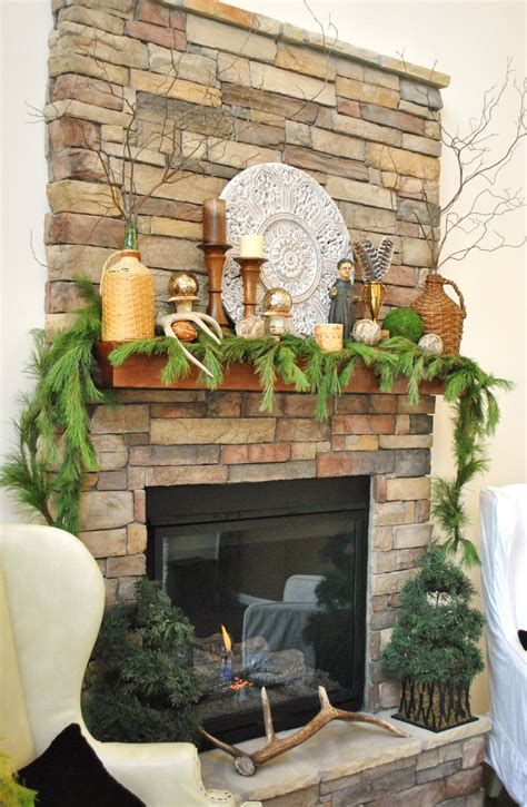 Marvelous Rustic Christmas Fireplace Mantel Decorating Ideas 18