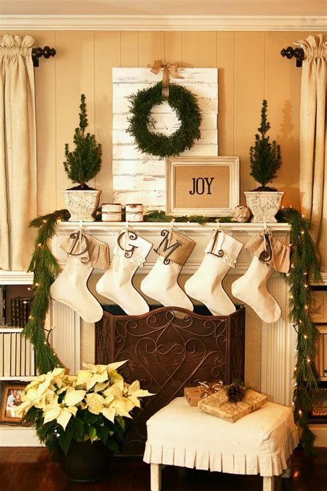 Marvelous Rustic Christmas Fireplace Mantel Decorating Ideas 20