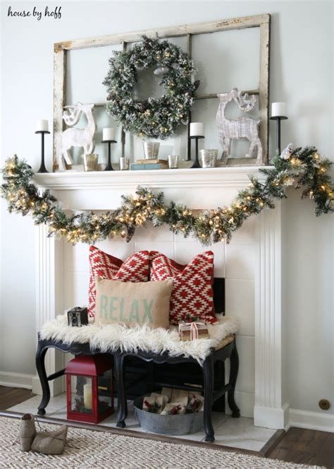 Marvelous Rustic Christmas Fireplace Mantel Decorating Ideas 23