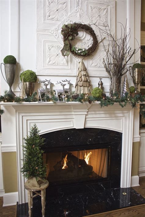 Marvelous Rustic Christmas Fireplace Mantel Decorating Ideas 29