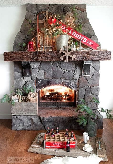 Marvelous Rustic Christmas Fireplace Mantel Decorating Ideas 33