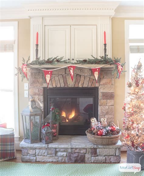 Marvelous Rustic Christmas Fireplace Mantel Decorating Ideas 40