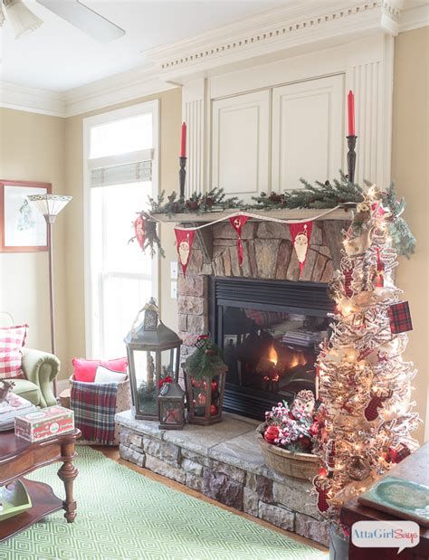 Marvelous Rustic Christmas Fireplace Mantel Decorating Ideas 44