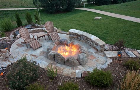 Perfect Fire Pit Design Ideas For Winter Season Decoration 38