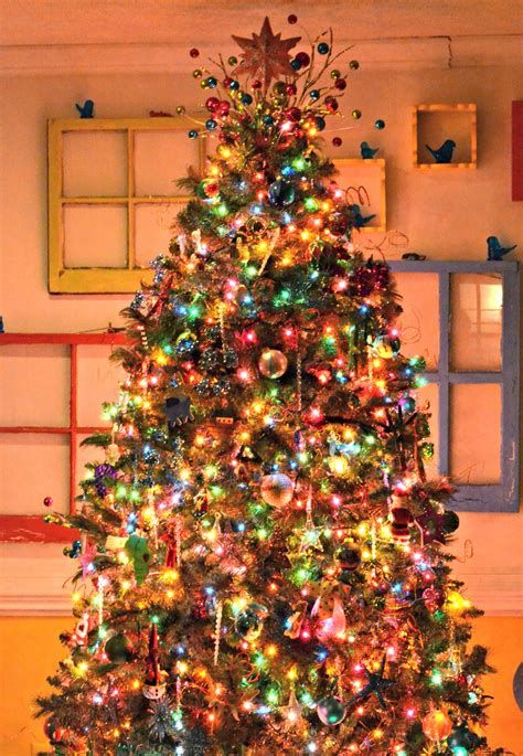 Stunning Christmas Tree Decorations Ideas For Inspiration 10