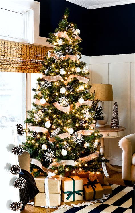Stunning Christmas Tree Decorations Ideas For Inspiration 17