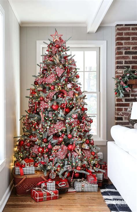 Stunning Christmas Tree Decorations Ideas For Inspiration 23