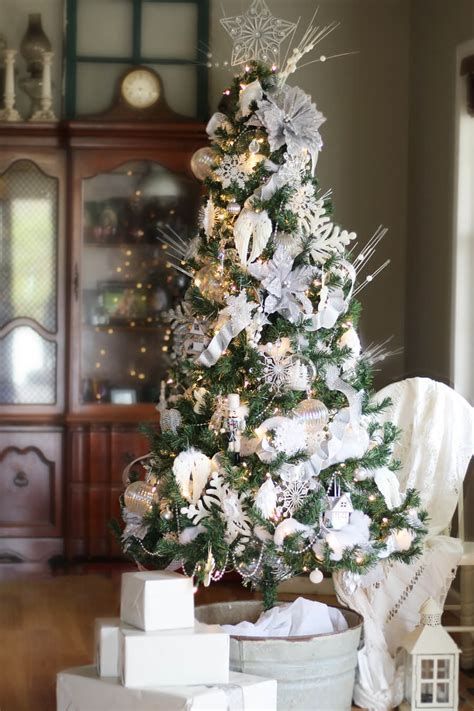 Stunning Christmas Tree Decorations Ideas For Inspiration 29