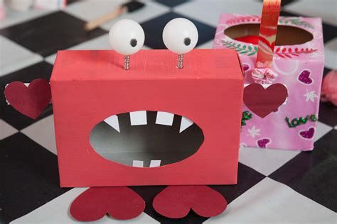 Adorable Valentine Mailbox Decorating Ideas Ideas 05