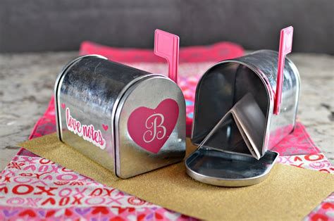 Adorable Valentine Mailbox Decorating Ideas Ideas 07