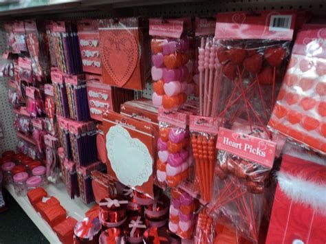 Amazing Valentines Day Decorations Dollar Tree Ideas 29