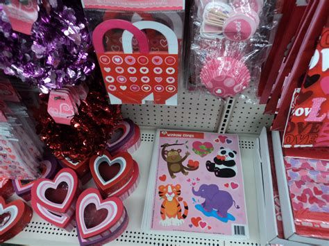 Amazing Valentines Day Decorations Dollar Tree Ideas 39