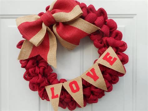 Awesome Burlap Valentine Decorations Ideas 01