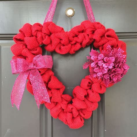 Awesome Burlap Valentine Decorations Ideas 02