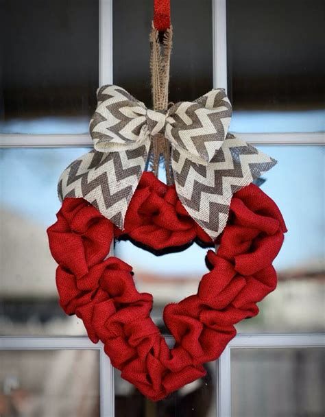 Awesome Burlap Valentine Decorations Ideas 07