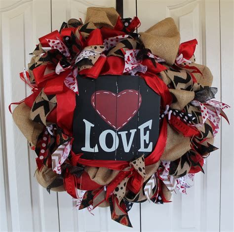 Awesome Burlap Valentine Decorations Ideas 23