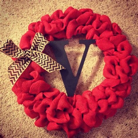 Awesome Burlap Valentine Decorations Ideas 34