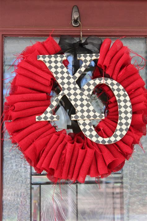 Awesome Burlap Valentine Decorations Ideas 35