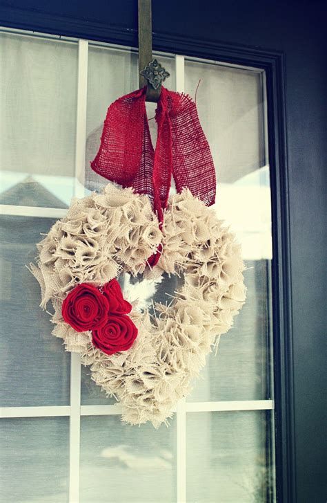 Awesome Burlap Valentine Decorations Ideas 37