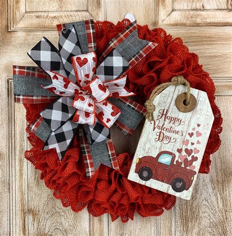 Awesome Burlap Valentine Decorations Ideas 38