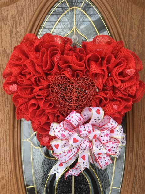 Awesome Burlap Valentine Decorations Ideas 39