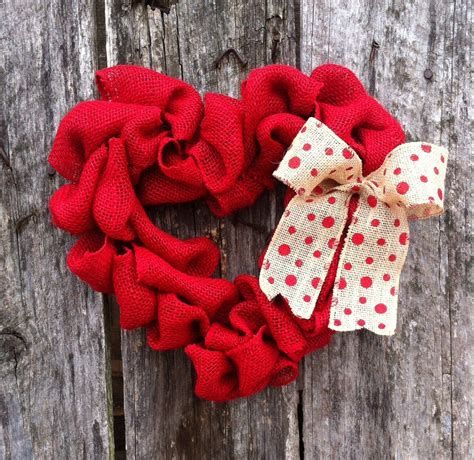 Awesome Burlap Valentine Decorations Ideas 40