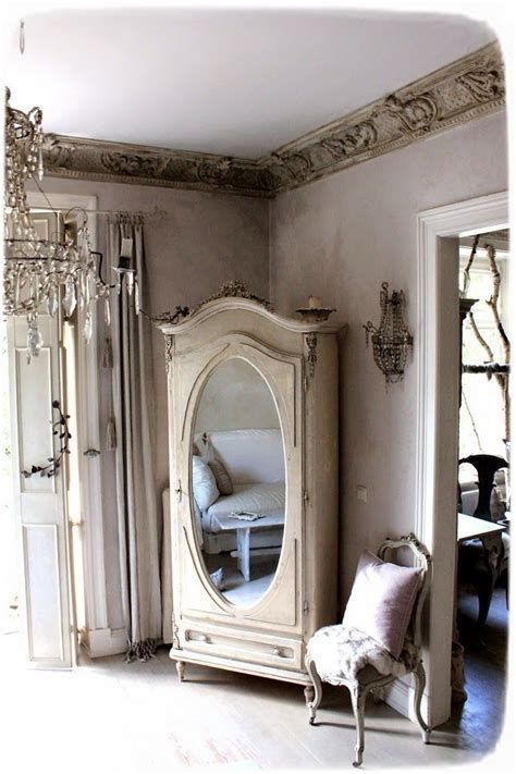 Awesome French Shabby Chic Interiors Ideas 31