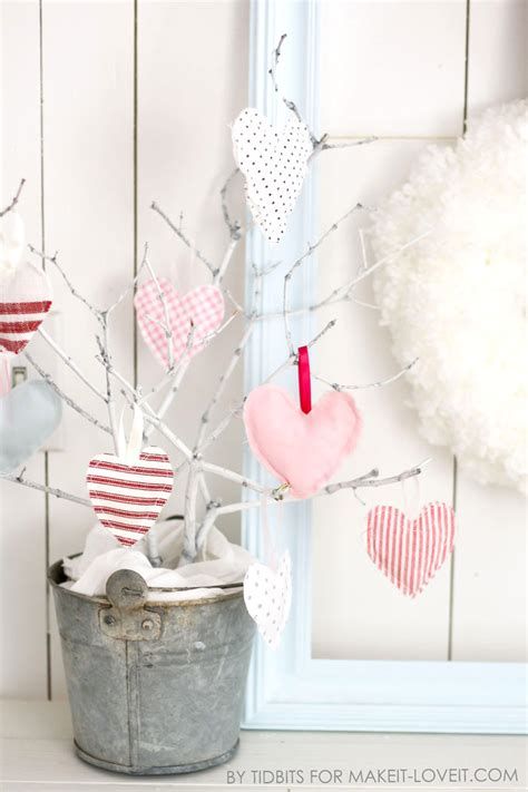 Classy Inexpensive Valentine Decorations Ideas 44