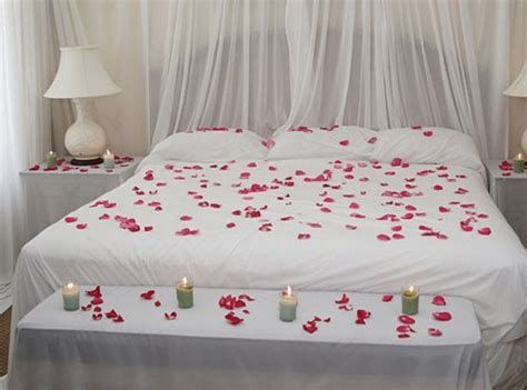 Classy Valentines Day Bedroom Decorations Ideas 03