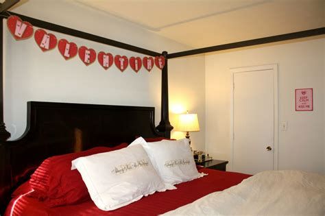 Classy Valentines Day Bedroom Decorations Ideas 06