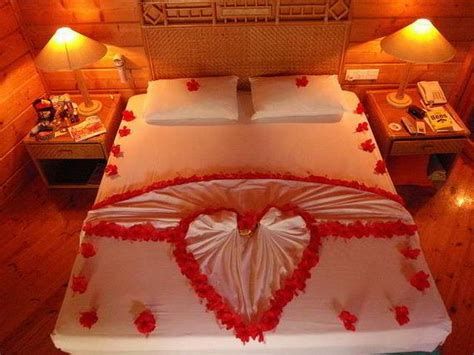Classy Valentines Day Bedroom Decorations Ideas 15