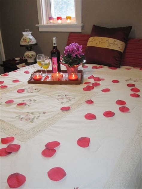 Classy Valentines Day Bedroom Decorations Ideas 30