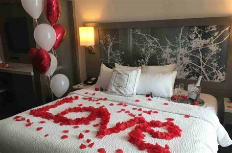 Classy Valentines Day Bedroom Decorations Ideas 31