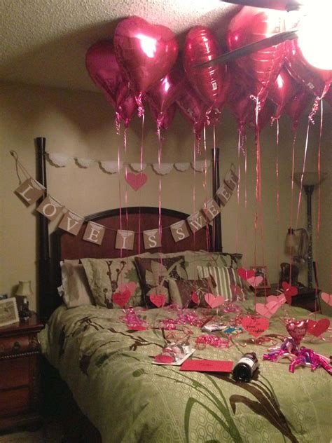 Classy Valentines Day Bedroom Decorations Ideas 36