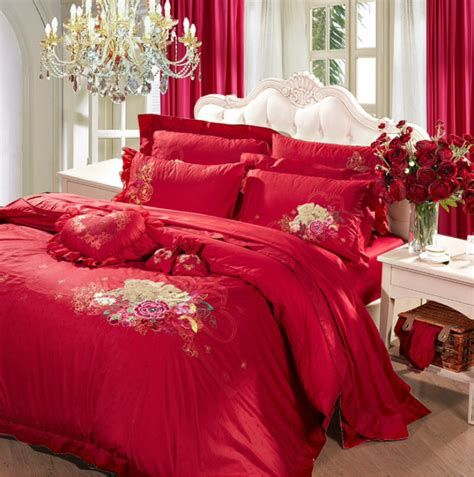 Classy Valentines Day Bedroom Decorations Ideas 41