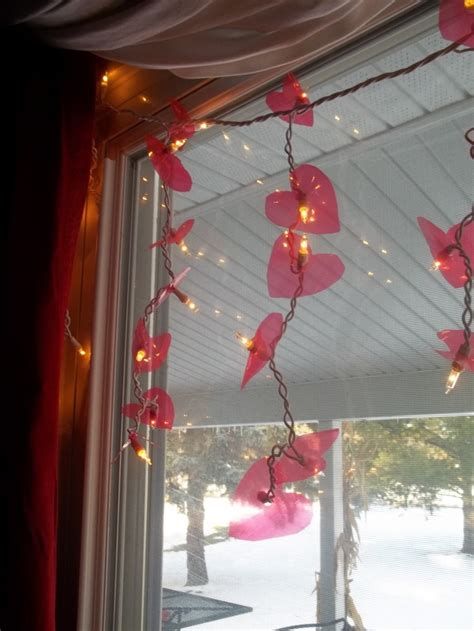 Comfy Lighted Valentine Window Decorations Ideas 07