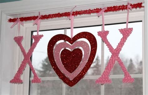 Comfy Lighted Valentine Window Decorations Ideas 12