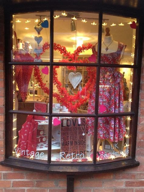 Comfy Lighted Valentine Window Decorations Ideas 16