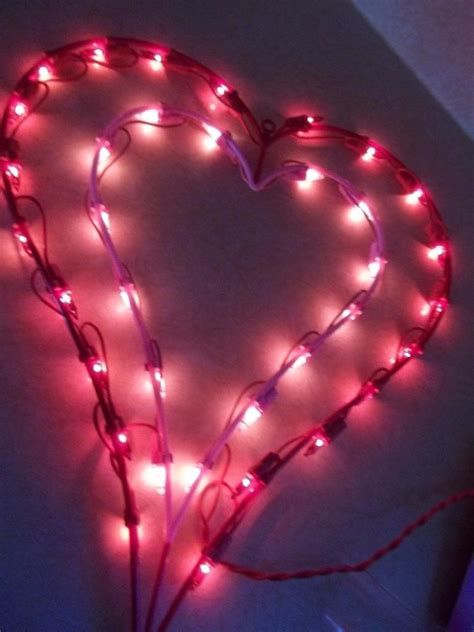 Comfy Lighted Valentine Window Decorations Ideas 28