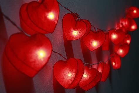 Comfy Lighted Valentine Window Decorations Ideas 29