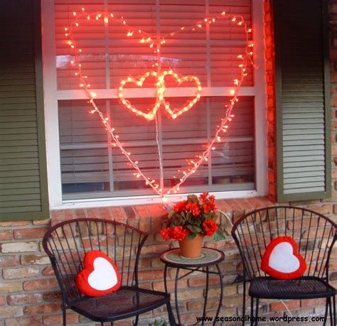 Comfy Lighted Valentine Window Decorations Ideas 34