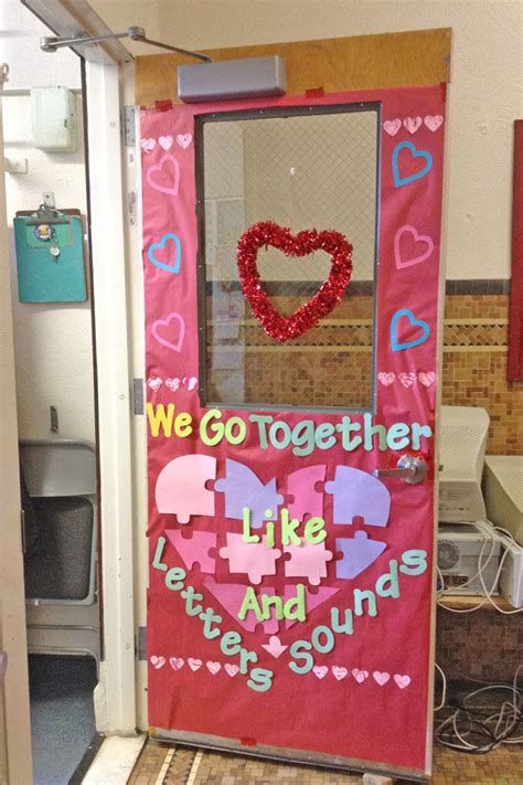 Cozy Valentines Day Classroom Door Decorations Ideas 39